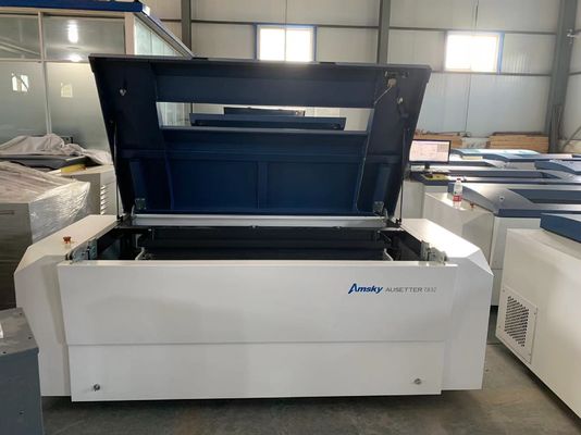 ± 5 μm Repetitividade da placa Máquina térmica de computador para placa para armazenamento interno estável a temperatura constante de 20 C